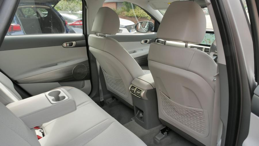 Интерьер Hyundai NEXO 2018 года  (UK) (фото 14 из 28)